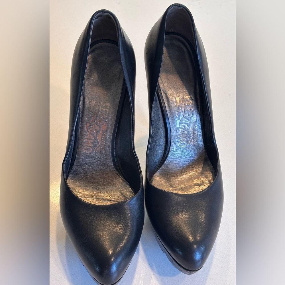 Salvatore Ferragamo LIDA Black Leather Platform Pump Heels Size 8 - Picture 2 of 13